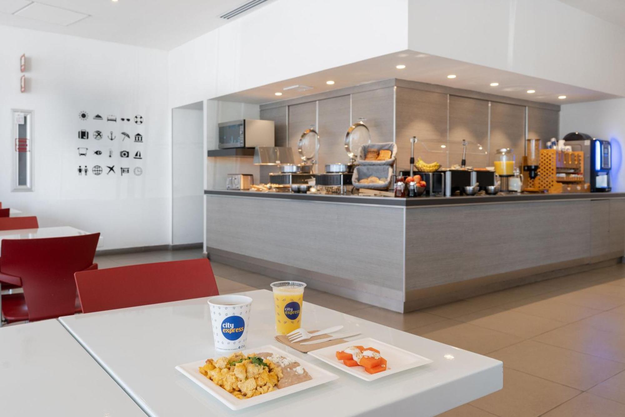 City Express Junior By Marriott Aguascalientes Centro Exterior foto